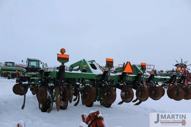 Image of John Deere 2700 equipment image 2