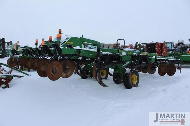 Image of John Deere 2700 equipment image 1