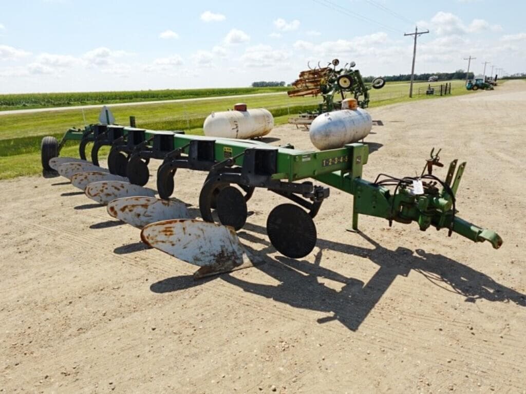 Image of John Deere 2700 Primary image