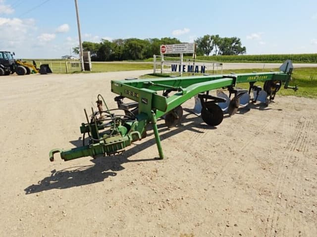 Image of John Deere 2700 equipment image 1