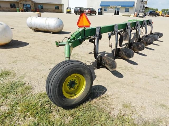 Image of John Deere 2700 equipment image 2