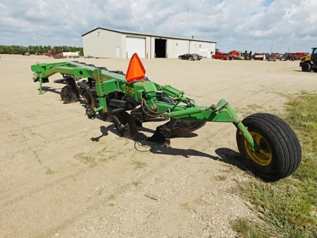 Image of John Deere 2700 equipment image 3