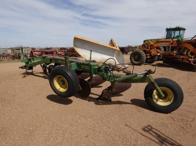 Image of John Deere 2700 equipment image 3