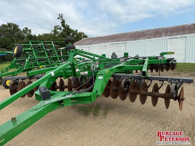 Image of John Deere 2720 equipment image 1