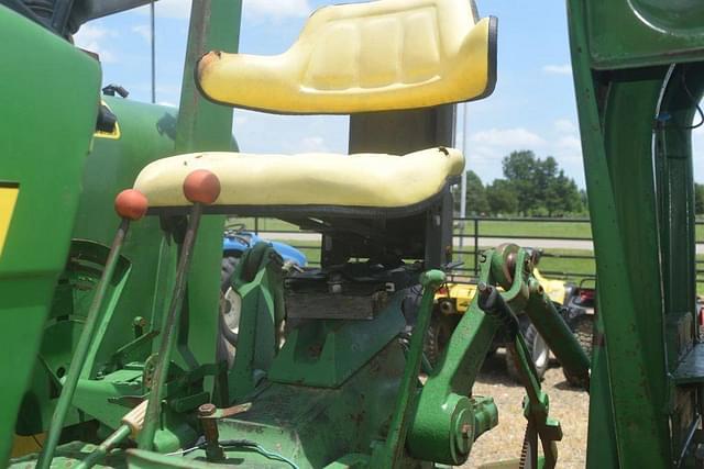Image of John Deere 2840 equipment image 4