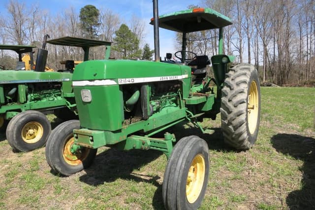 Image of John Deere 2840 equipment image 1