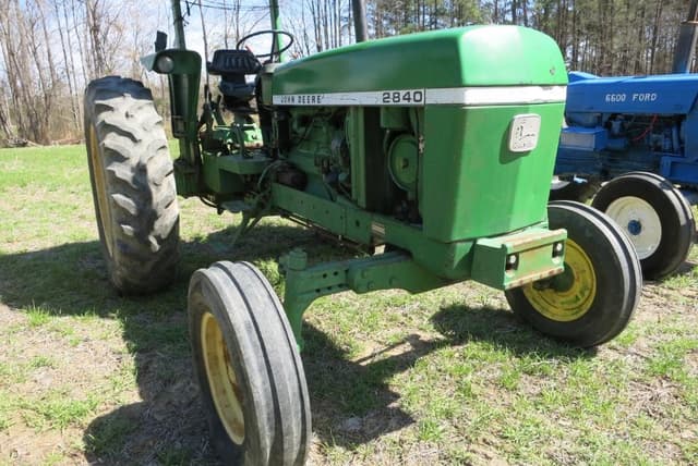 Image of John Deere 2840 equipment image 3