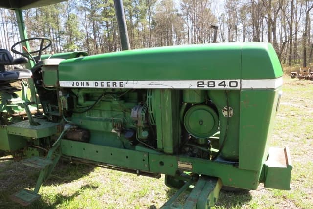 Image of John Deere 2840 equipment image 4