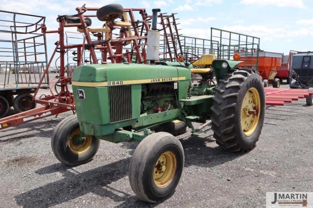 John Deere 2840 Equipment Image0