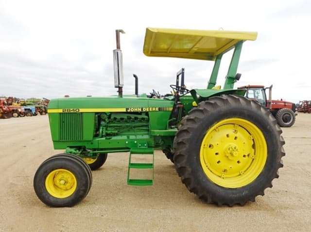 Image of John Deere 2840 equipment image 2