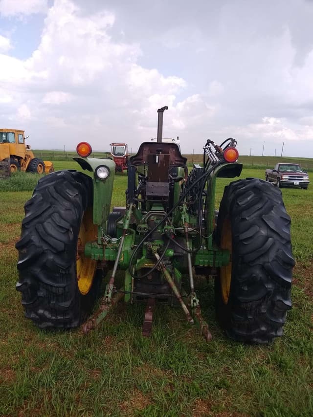 Image of John Deere 2940 equipment image 4