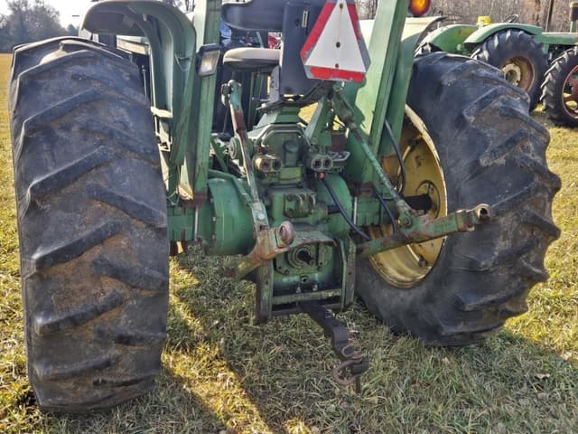 Image of John Deere 2940 equipment image 4