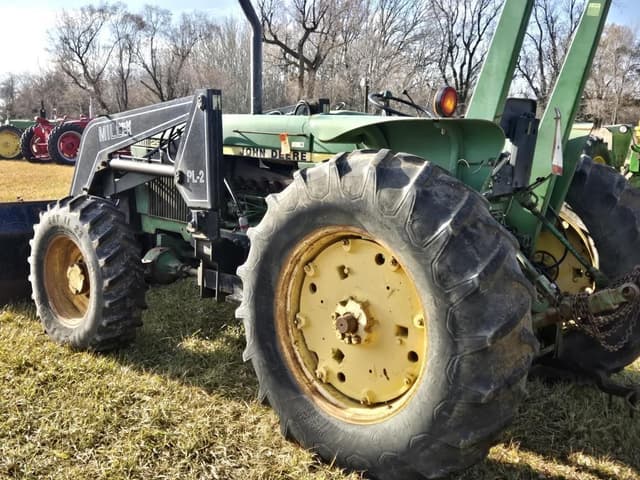 Image of John Deere 2940 equipment image 2