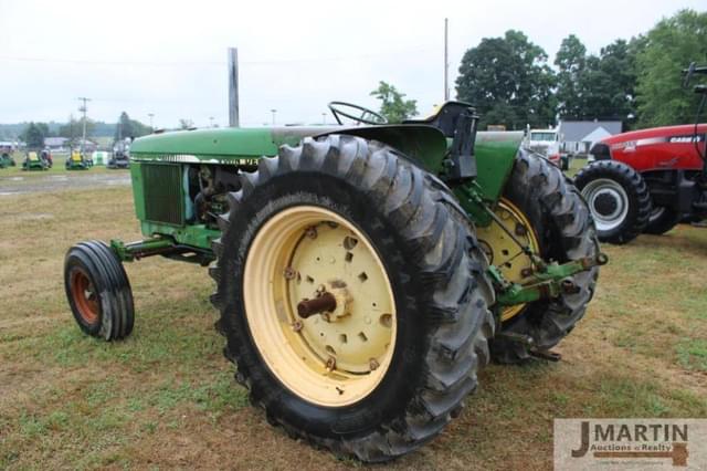 Image of John Deere 2940 equipment image 3