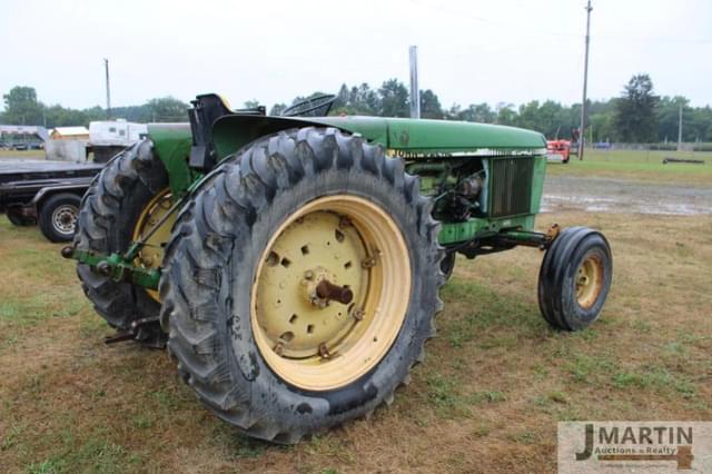 Image of John Deere 2940 equipment image 2