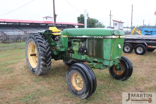 Image of John Deere 2940 equipment image 1