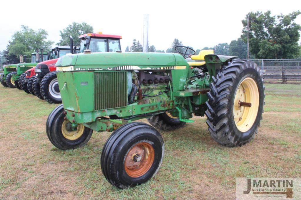 Image of John Deere 2940 Primary image