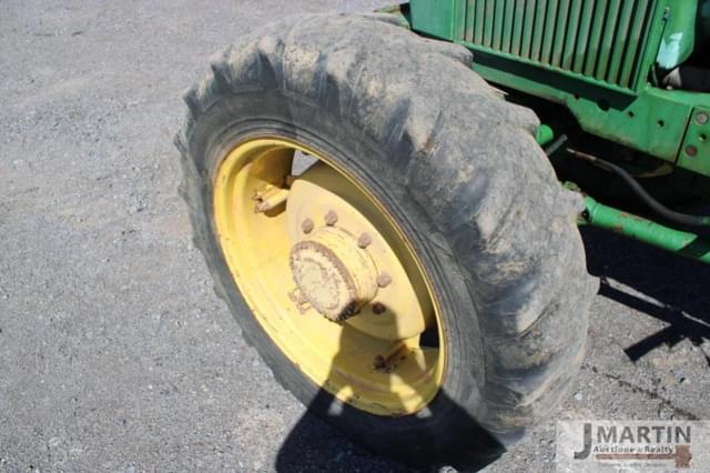 Image of John Deere 2940 equipment image 4