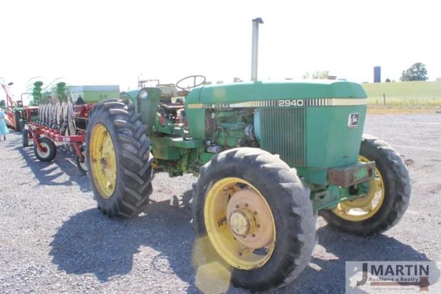 Image of John Deere 2940 equipment image 1