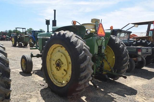 Image of John Deere 3010 equipment image 1