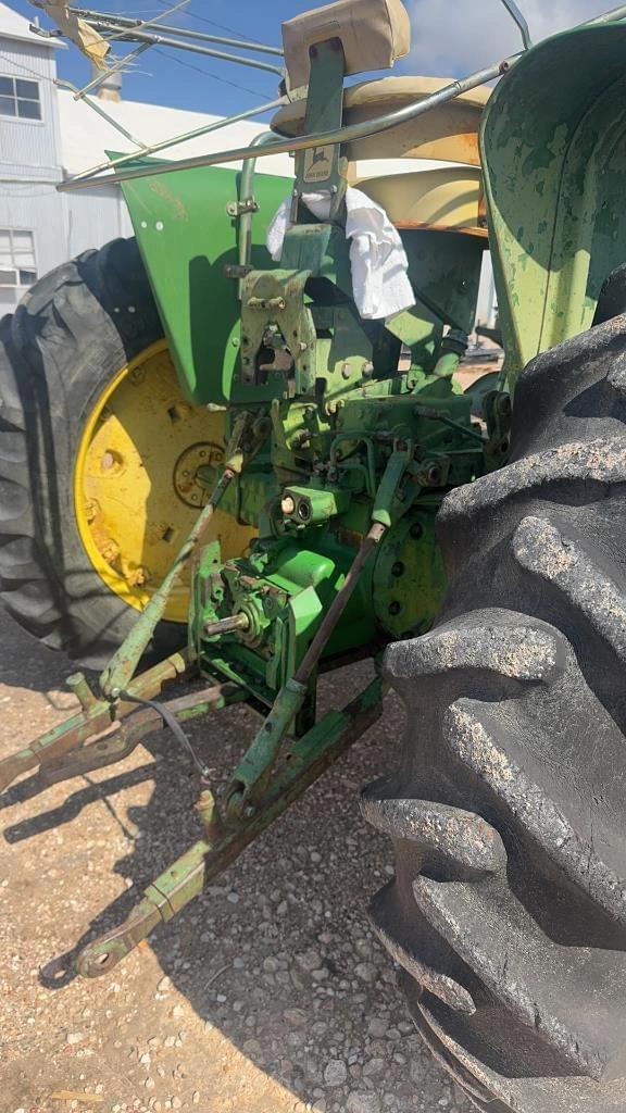 Image of John Deere 3020 equipment image 2