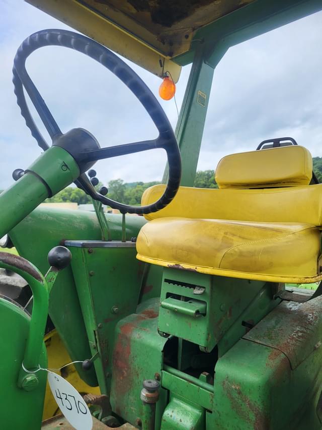 Image of John Deere 3020 equipment image 4