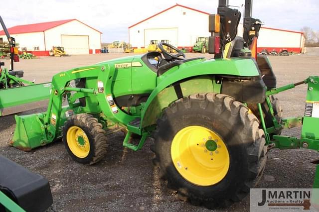 Image of John Deere 3025D equipment image 2