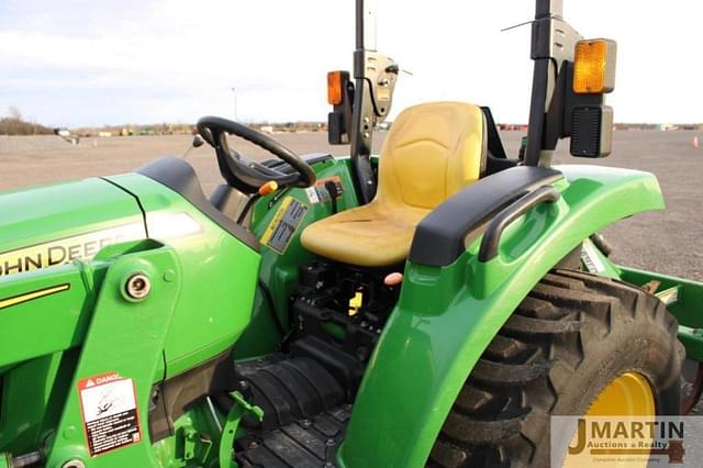 Image of John Deere 3025D equipment image 4