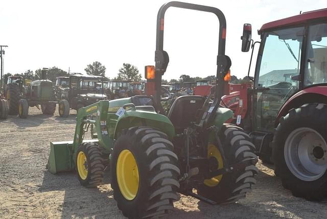 Image of John Deere 3025E equipment image 1