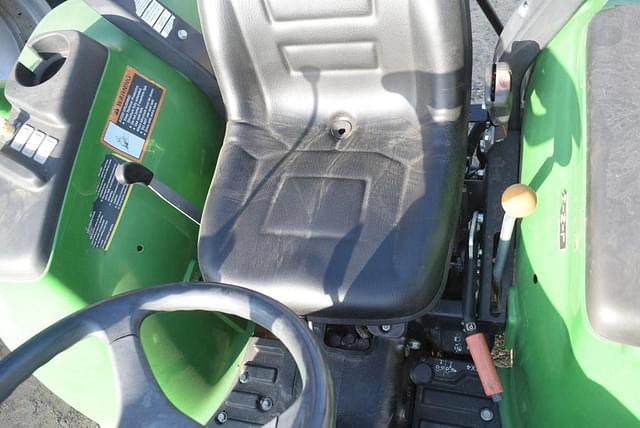 Image of John Deere 3025E equipment image 4