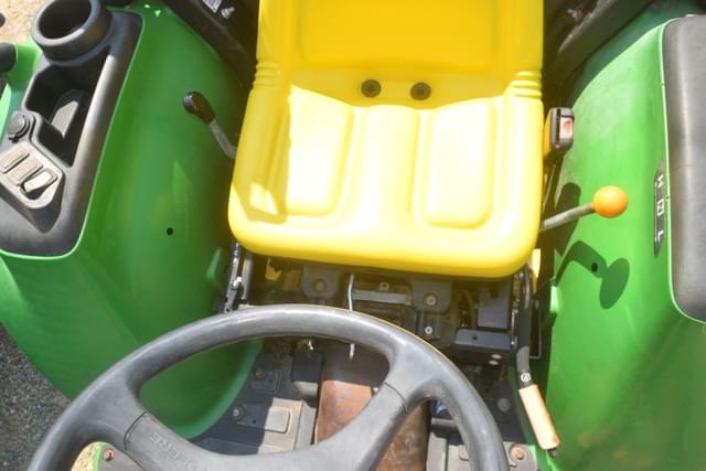 Image of John Deere 3025E equipment image 4