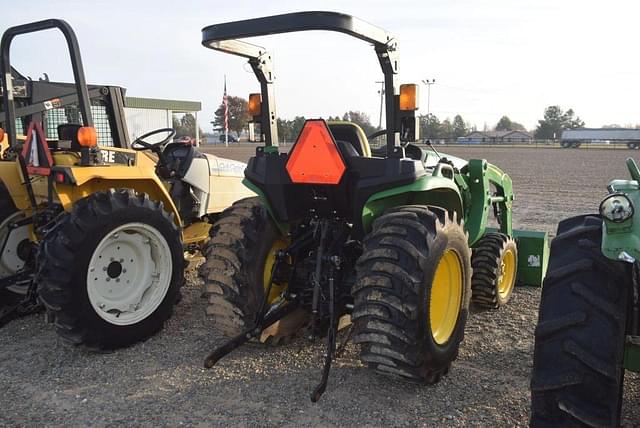 Image of John Deere 3025E equipment image 2