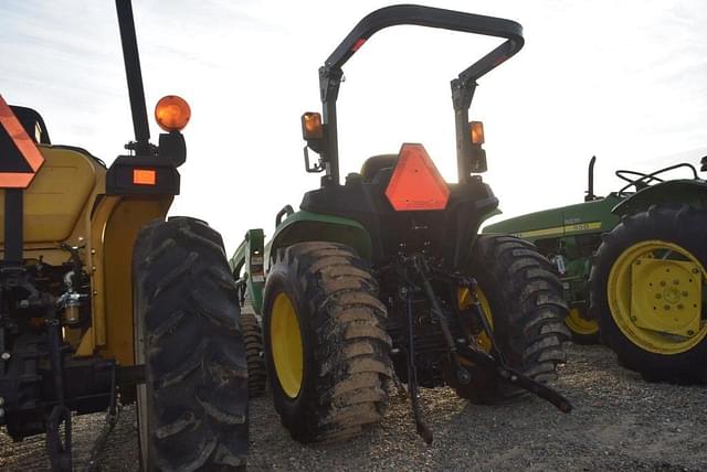 Image of John Deere 3025E equipment image 1