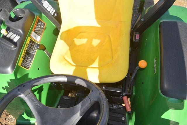 Image of John Deere 3025E equipment image 4