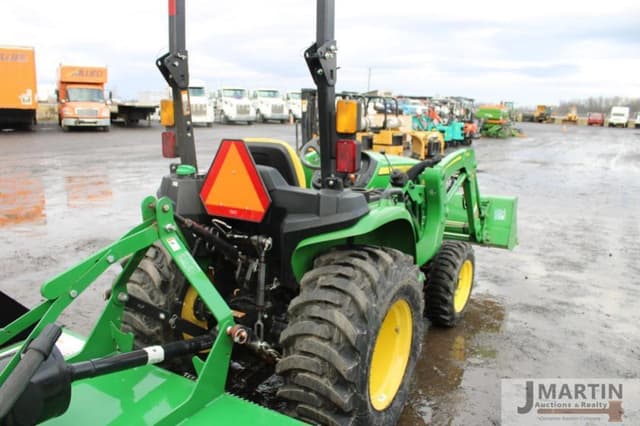 Image of John Deere 3025E equipment image 2
