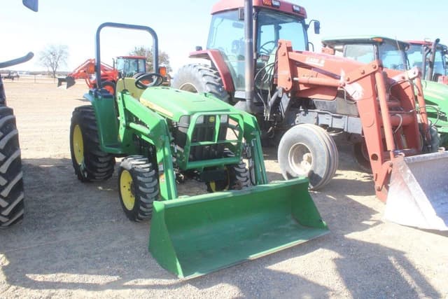 Image of John Deere 3032E equipment image 4