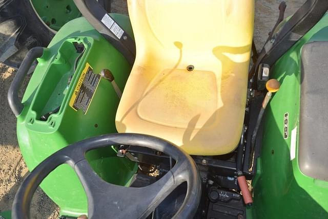 Image of John Deere 3032E equipment image 4