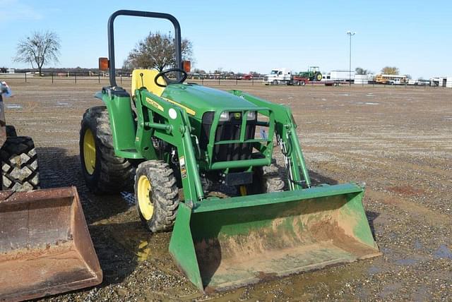 Image of John Deere 3032E equipment image 3