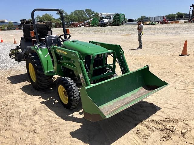 Image of John Deere 3032E equipment image 1