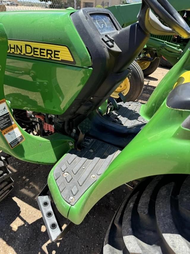 Image of John Deere 3032E equipment image 4