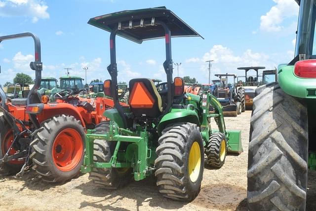 Image of John Deere 3033R equipment image 2