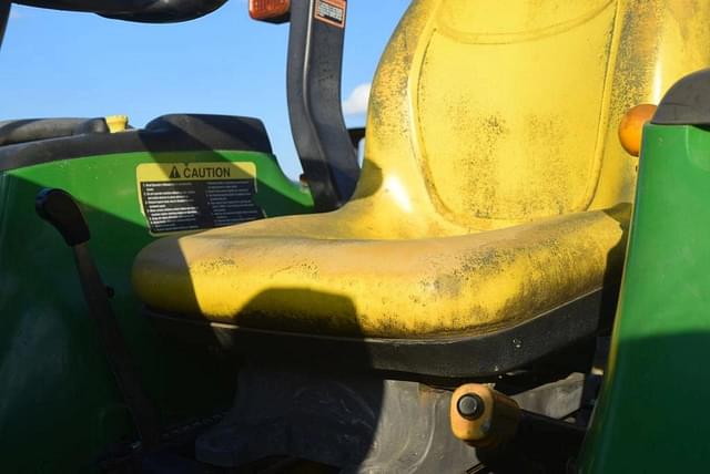 Image of John Deere 3038E equipment image 4