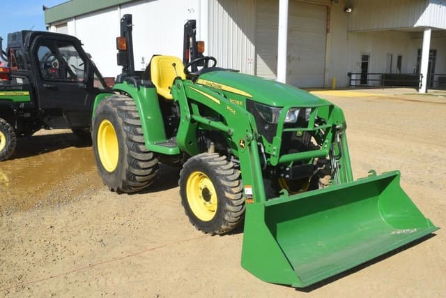 Image of John Deere 3038E equipment image 3