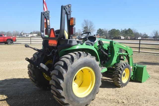 Image of John Deere 3038E equipment image 2