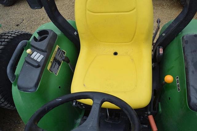 Image of John Deere 3038E equipment image 4