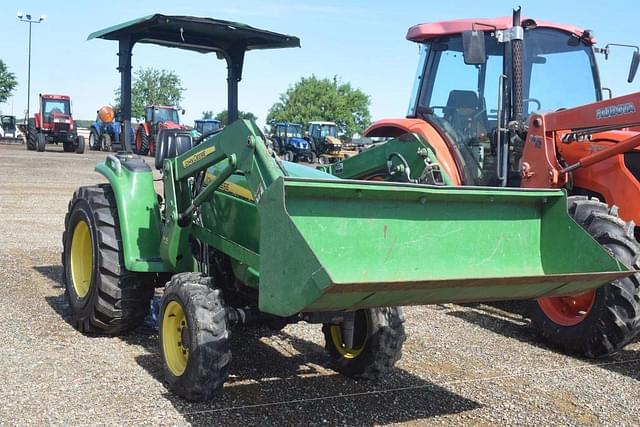 Image of John Deere 3038E equipment image 3