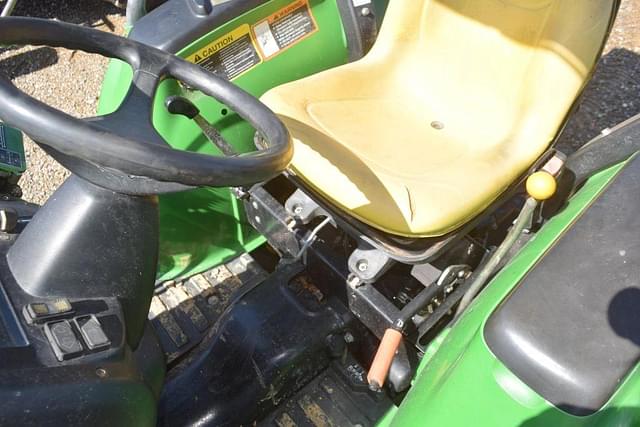 Image of John Deere 3038E equipment image 4