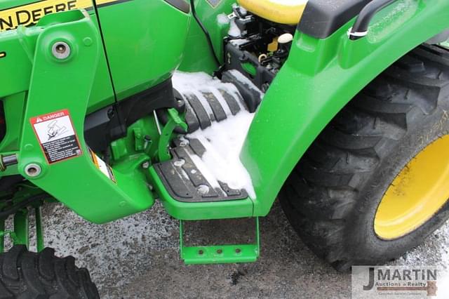 Image of John Deere 3043D equipment image 4