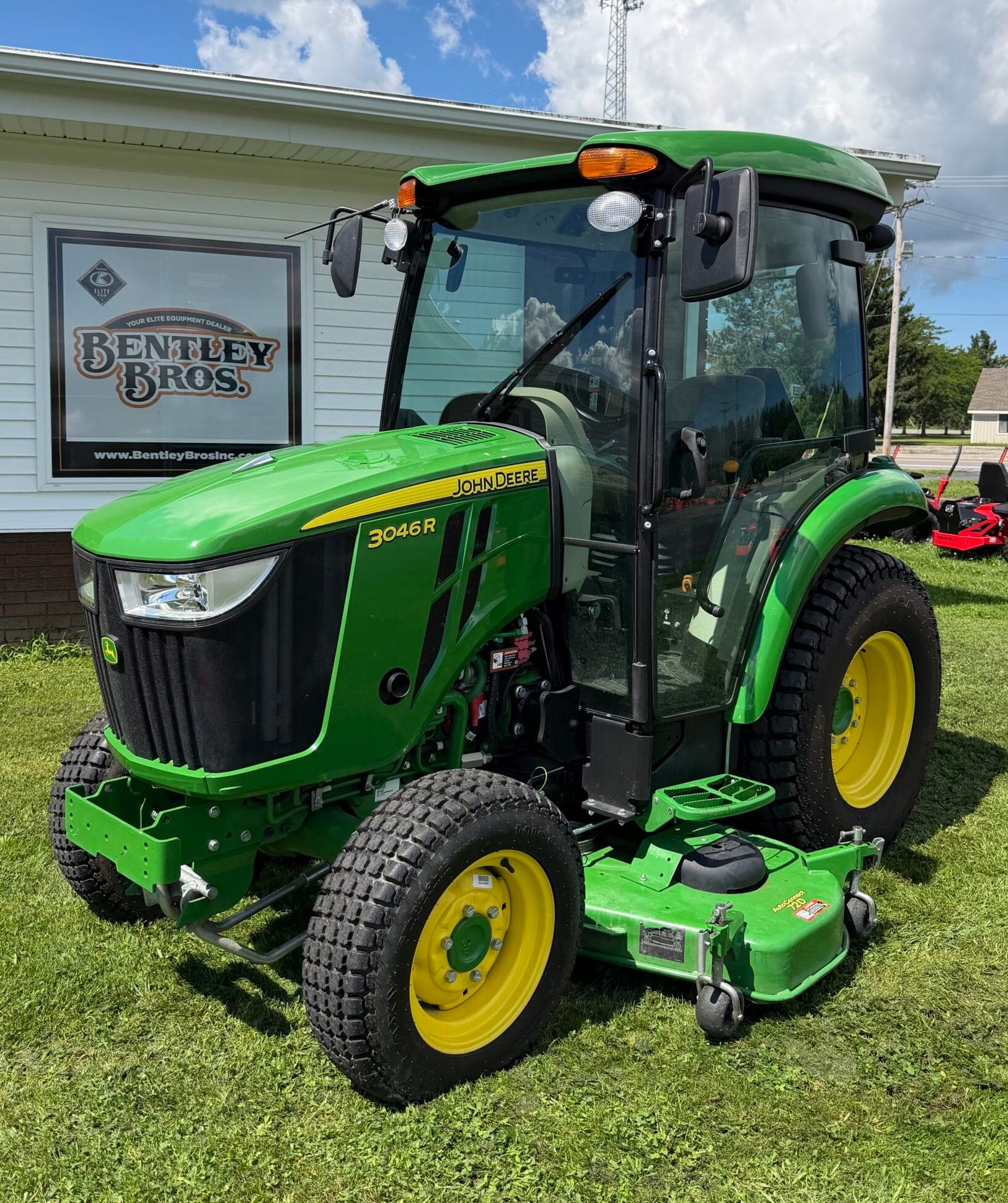 2023 John Deere 3046R Equipment Image0
