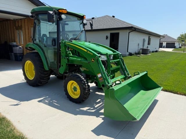 Image of John Deere 3046R Primary image